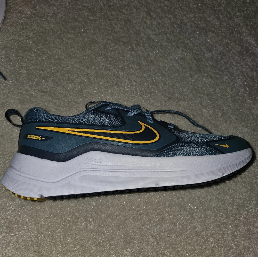Nike Cosmic Runner Blue Shoes - Picture 4 of 5